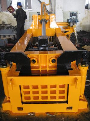 1350kN Forward-Out Metal Baler With 1300×600×600mm Compress Room For Scrap Metal Recycling